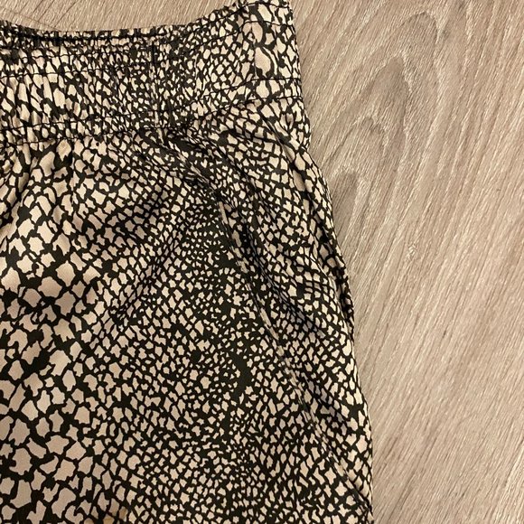 Over & Under Animal Print Pants - Picture 3 of 4